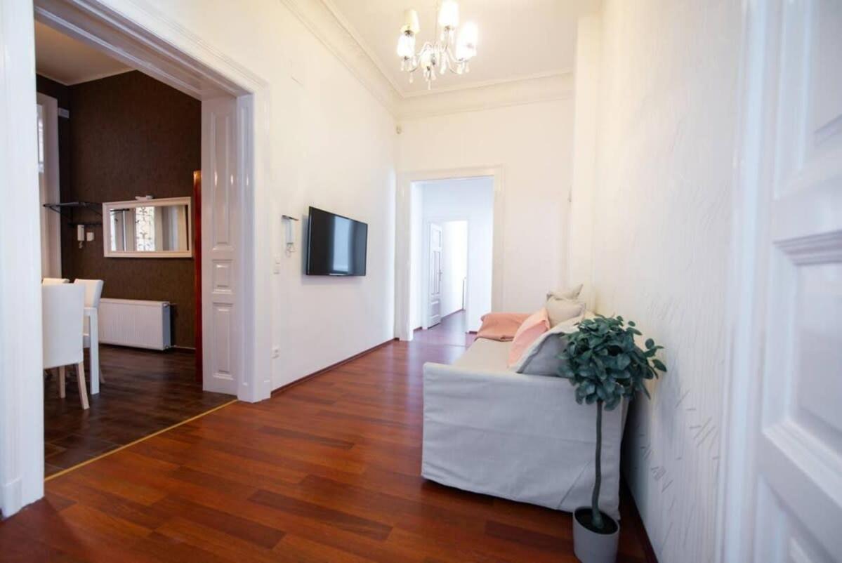 Very Central Convenient Large Ac Place Budapeste Exterior foto