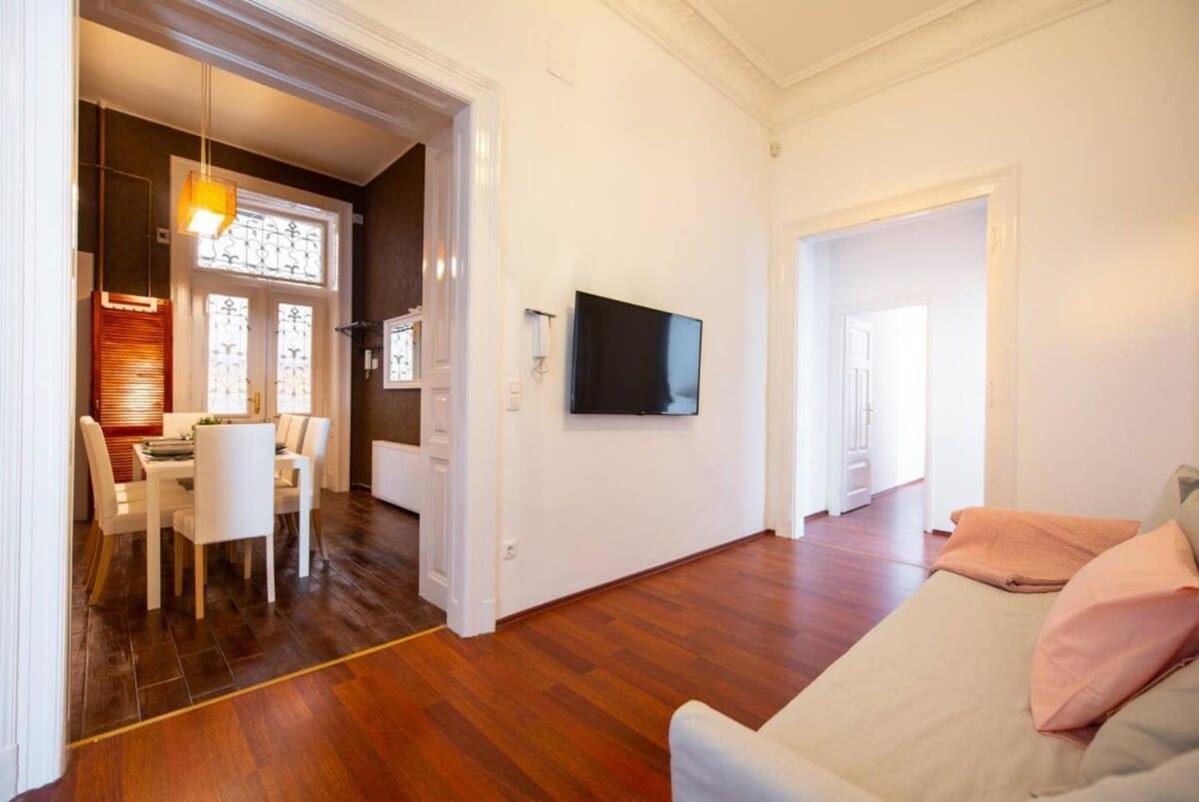 Very Central Convenient Large Ac Place Budapeste Exterior foto